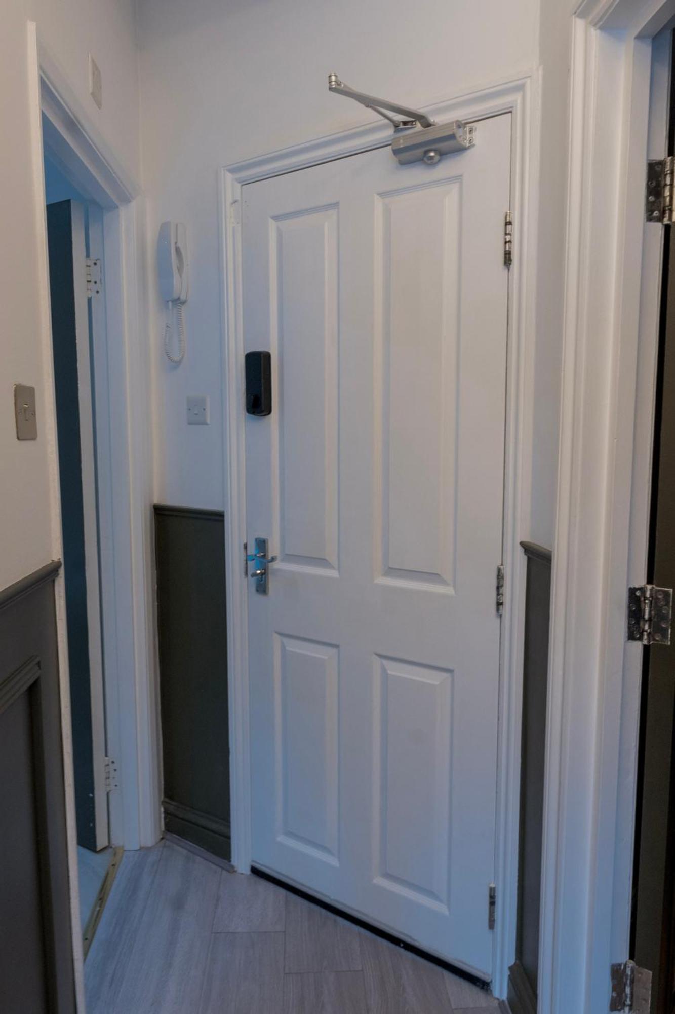 5C- Stylish Urban Retreat - Spacious 2 Bed Flat London Bagian luar foto
