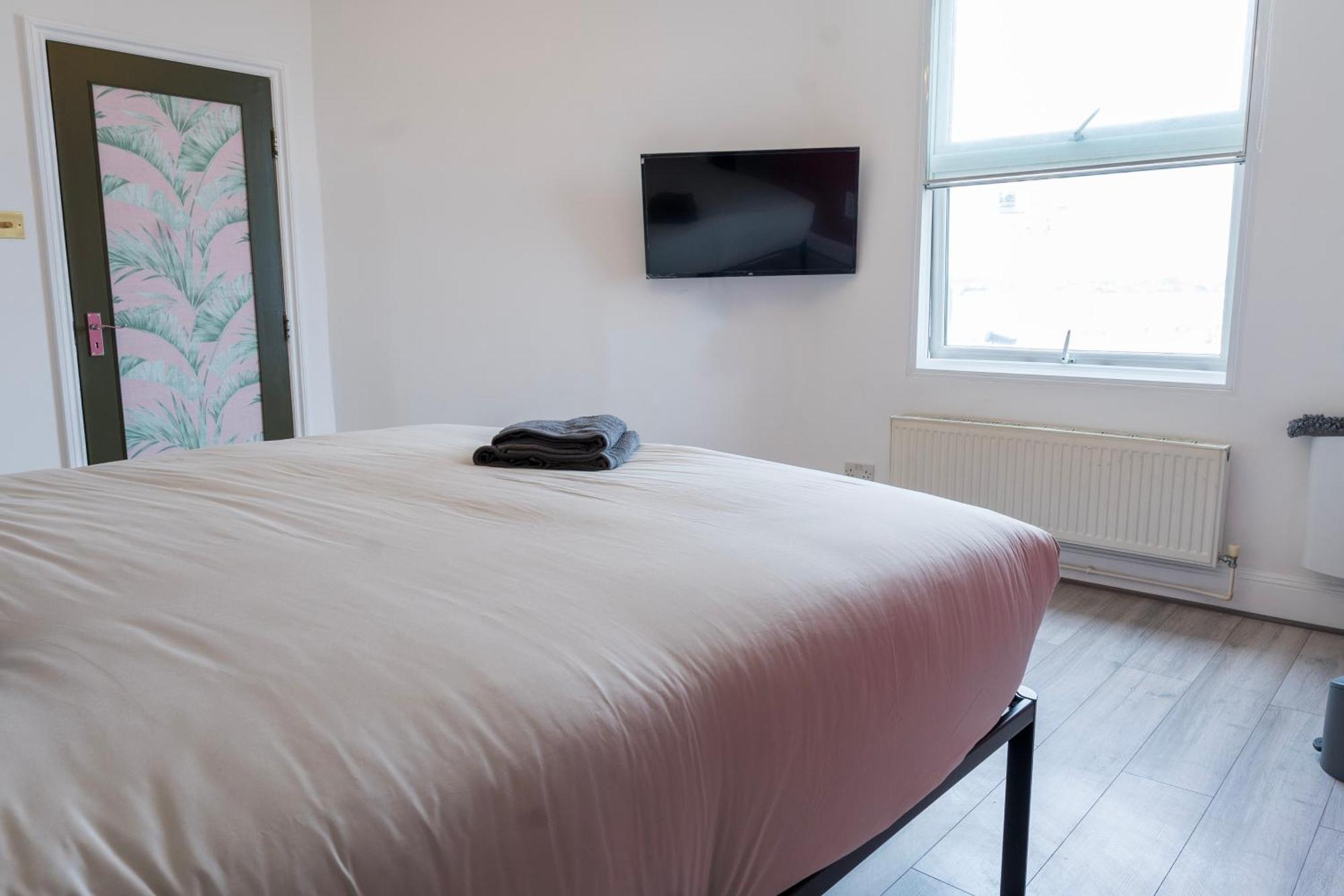 5C- Stylish Urban Retreat - Spacious 2 Bed Flat London Bagian luar foto