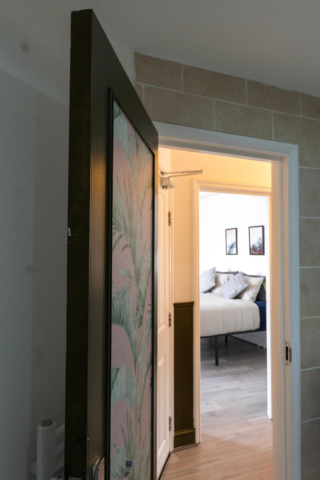5C- Stylish Urban Retreat - Spacious 2 Bed Flat London Bagian luar foto