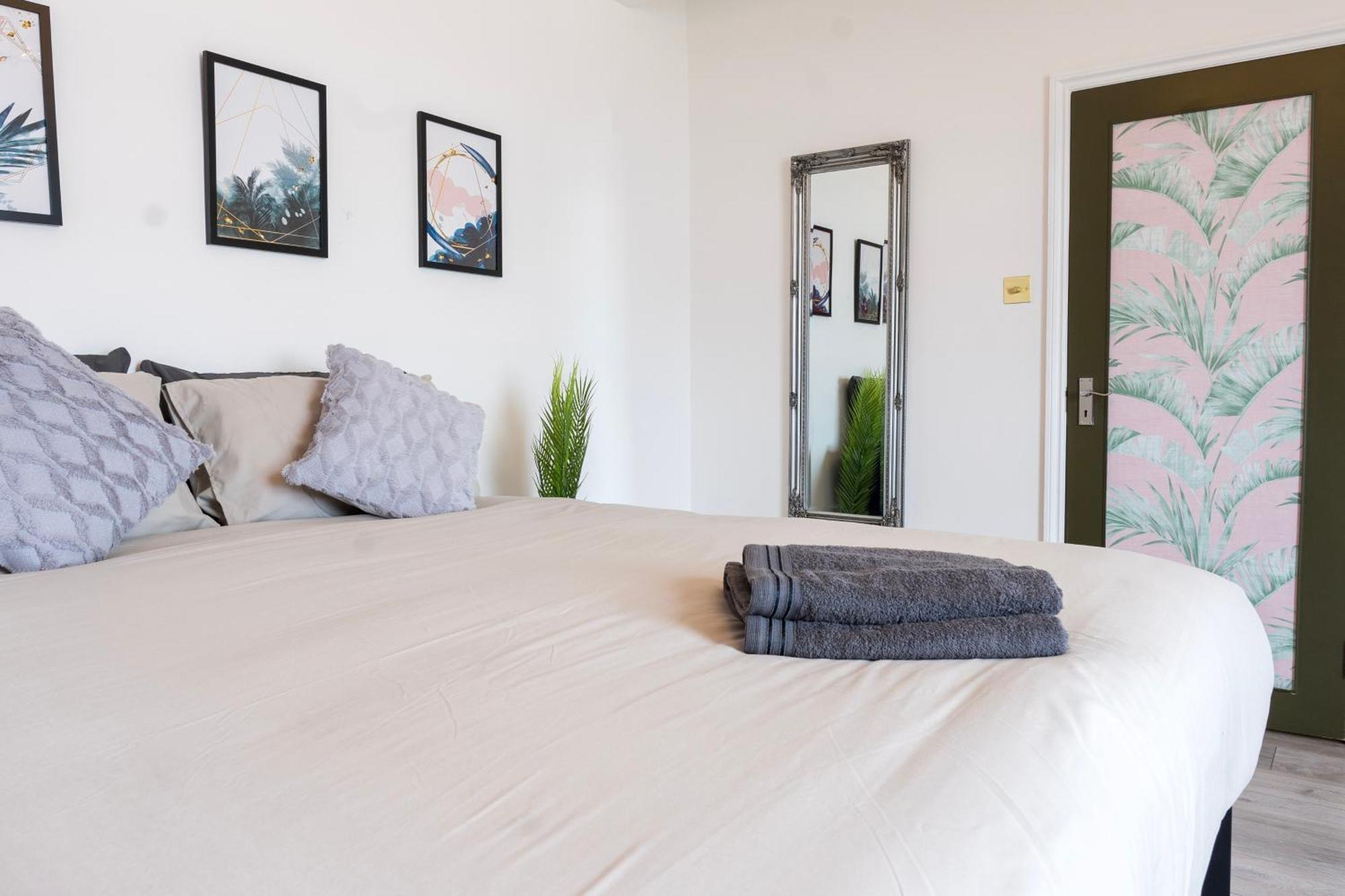 5C- Stylish Urban Retreat - Spacious 2 Bed Flat London Bagian luar foto
