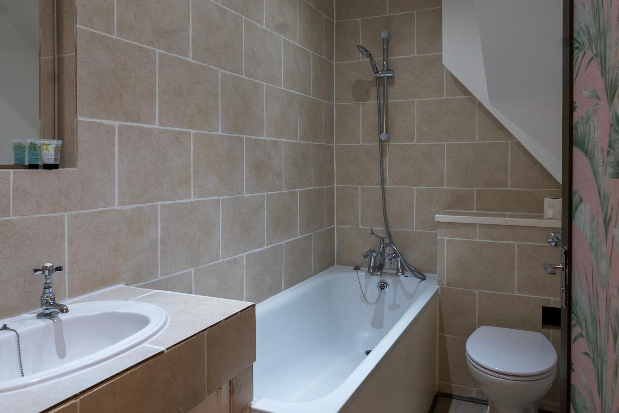 5C- Stylish Urban Retreat - Spacious 2 Bed Flat London Bagian luar foto