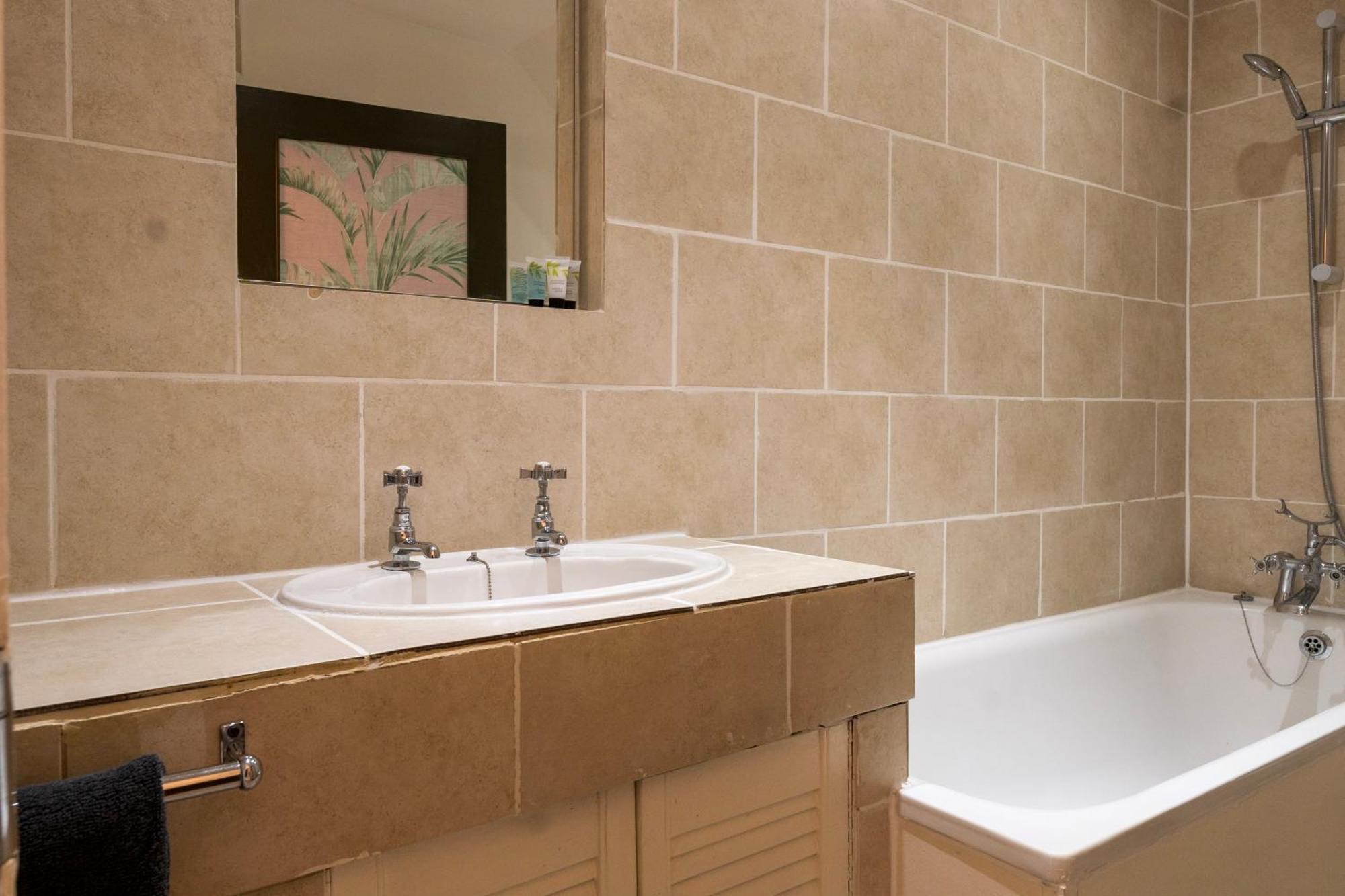 5C- Stylish Urban Retreat - Spacious 2 Bed Flat London Bagian luar foto