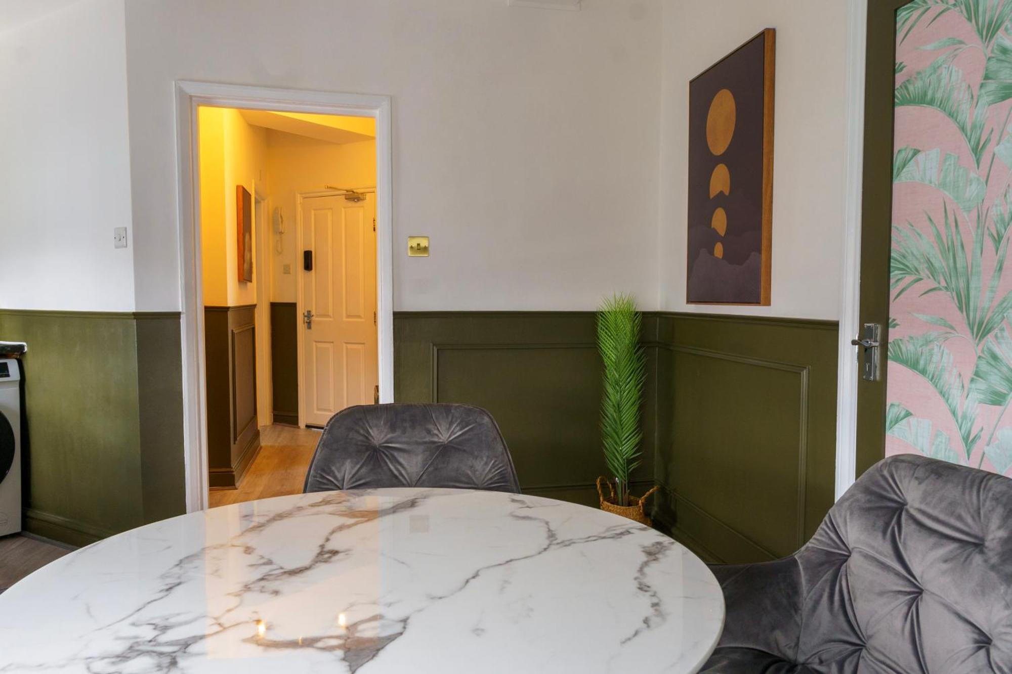 5C- Stylish Urban Retreat - Spacious 2 Bed Flat London Bagian luar foto