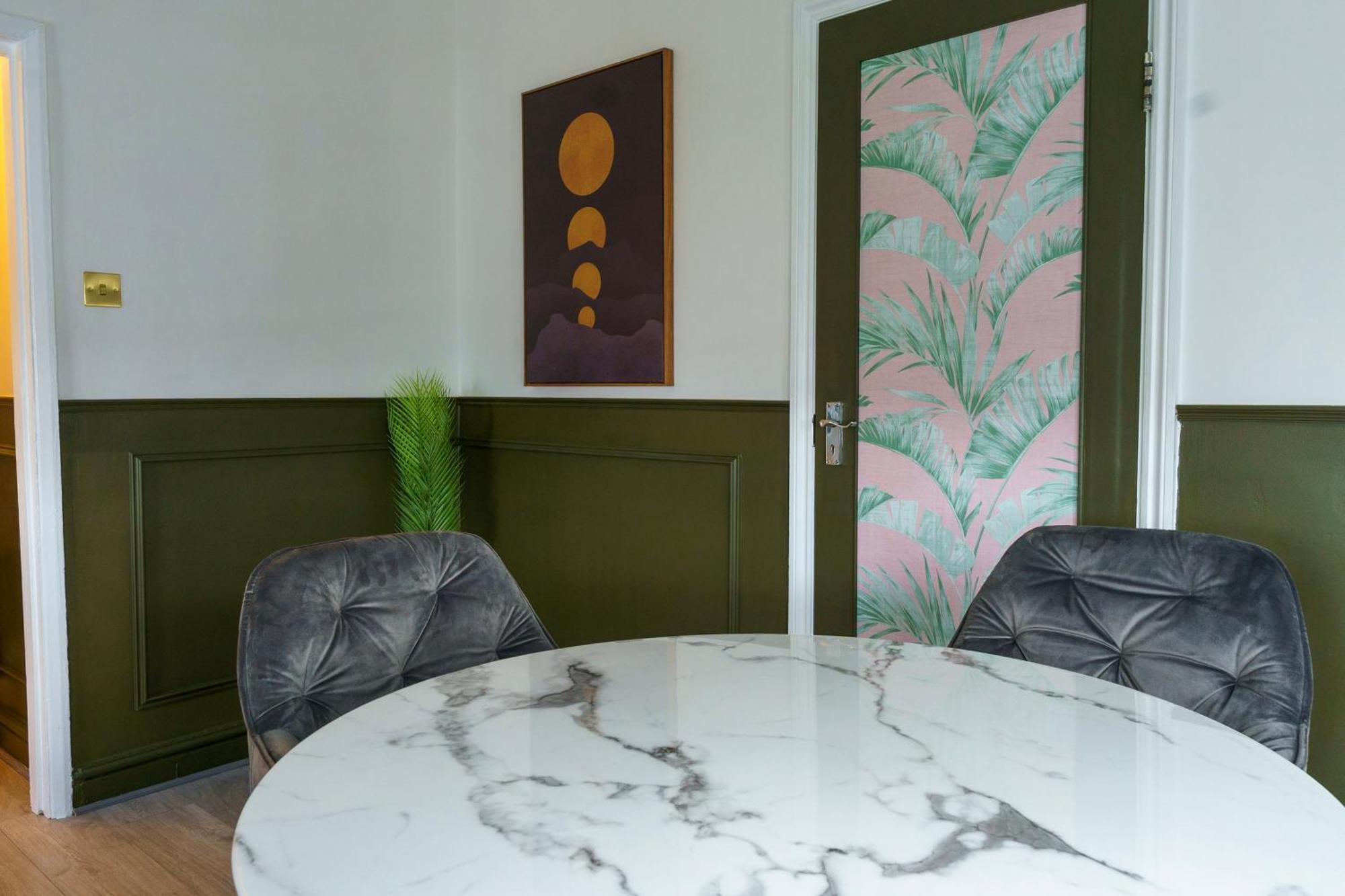5C- Stylish Urban Retreat - Spacious 2 Bed Flat London Bagian luar foto